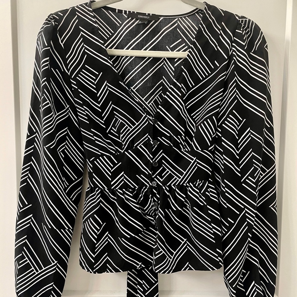 Forever 21 Black and White Patterned Blouse